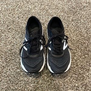 Womens  New balance 860 fresh foam athletic shoes